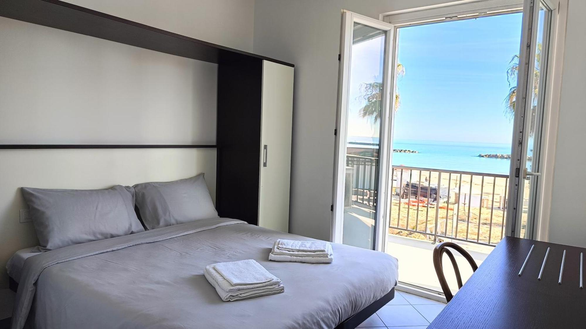Lido Rooms & Apartments Lido di Fermo Eksteriør billede